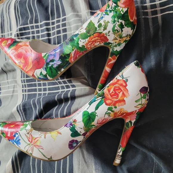 Hot Tomato Women's Floral Heels - Multicolor - Picture 7 of 8